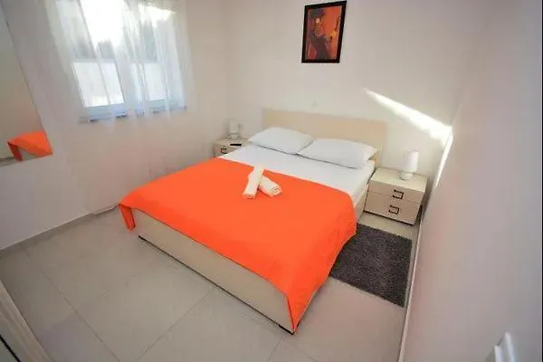 Ferienwohnung Mit Gemeinschaftspool Und Garten Sveti Filip i Jakov