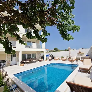 Anita Apartment