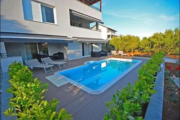 Ferienwohnung Mit Gemeinschaftspool Und Garten contacts