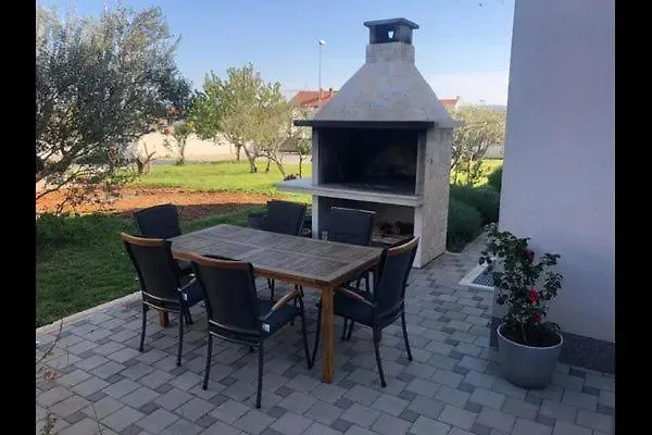Apartment Ferienwohnung Mit Gemeinschaftspool Und Garten Sveti Filip i Jakov Croatia
